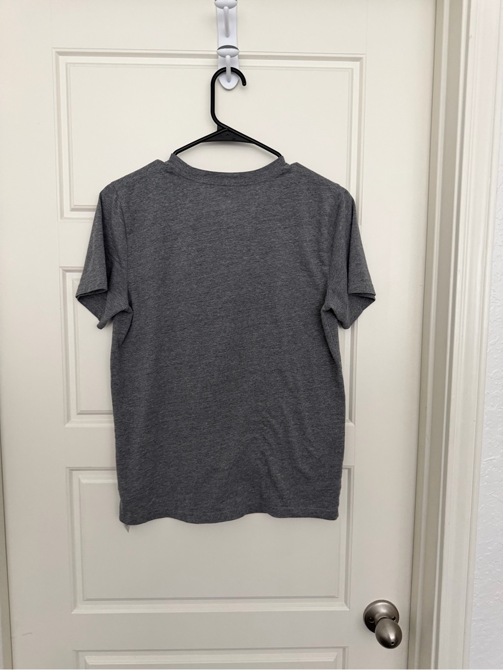 🔥5 for $25 Adidas Boys Grey Short Sleeve Graphic Logo T-Shirt Size L (14/16) - Picture 3 of 3